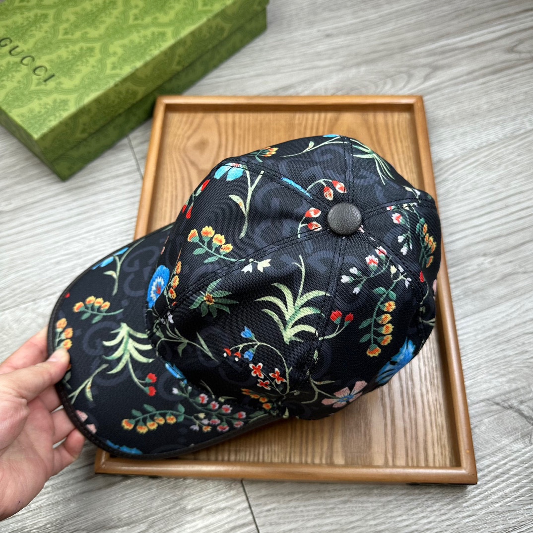 High-End Monochrome Leather Hats with Oxford Material and Special Details - 图片 7