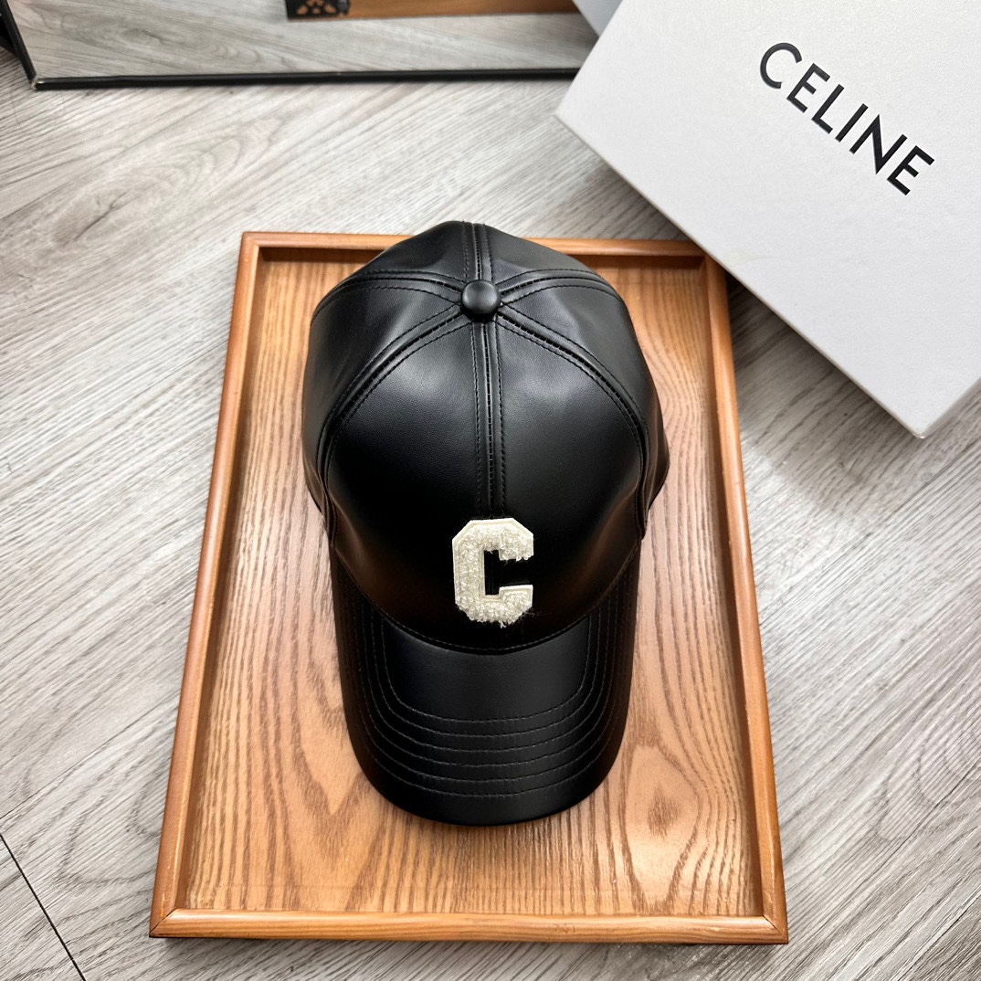 。赛琳。专柜11皮帽子。【配防尘袋】新品棒球帽！材质：Pu➕小羊皮！炸街必备单品！颜色大气！款式新颖别致