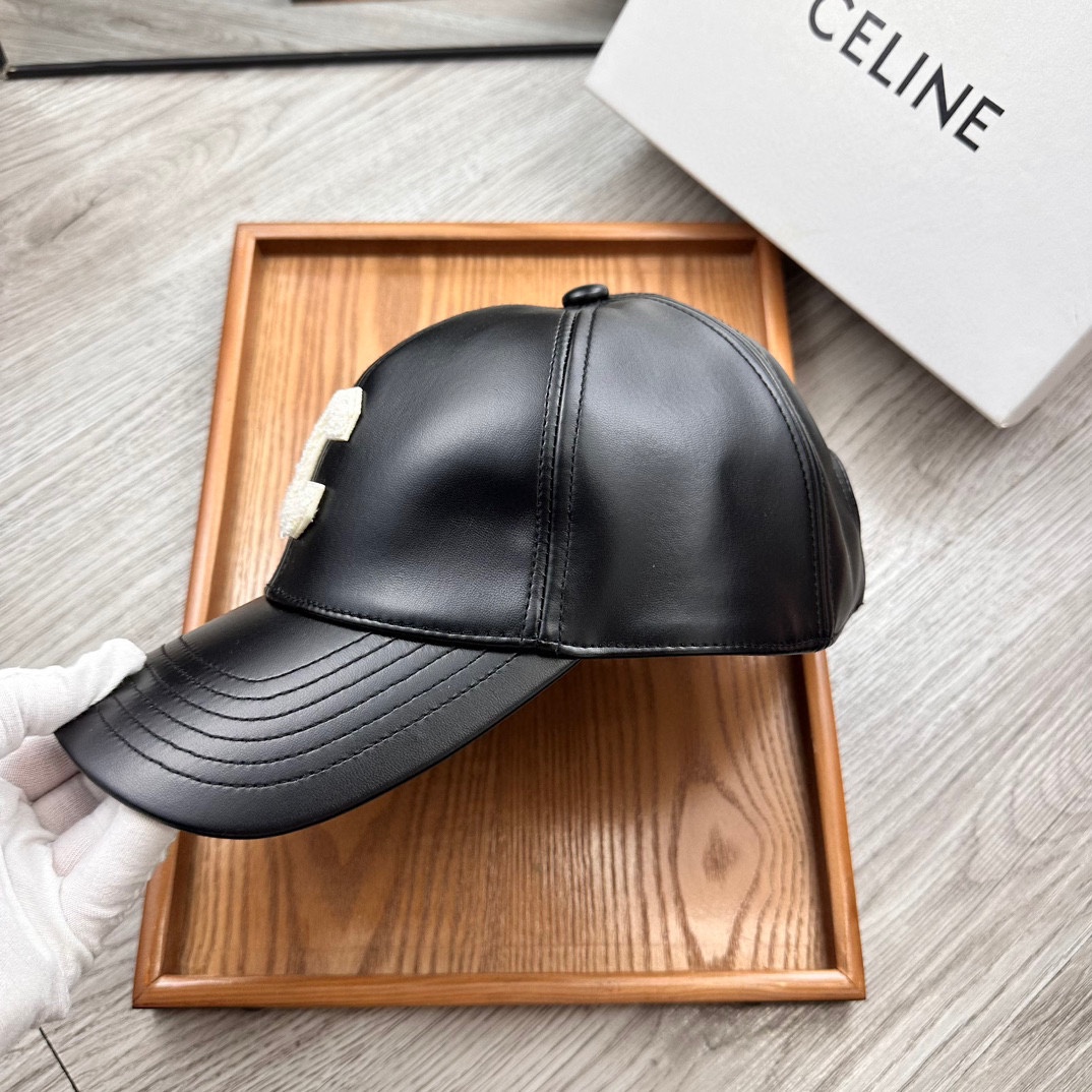 。赛琳。专柜11皮帽子。【配防尘袋】新品棒球帽！材质：Pu➕小羊皮！炸街必备单品！颜色大气！款式新颖别致