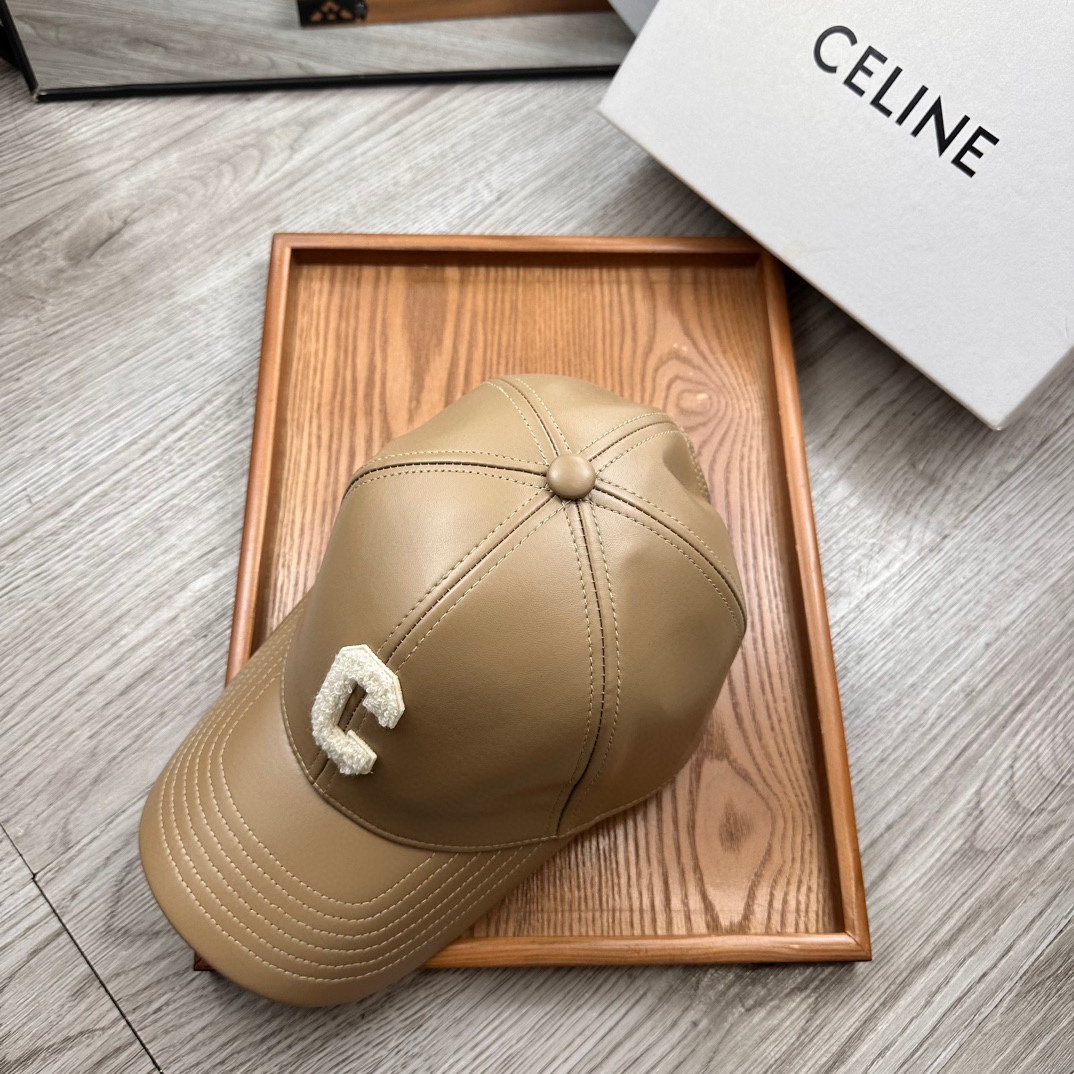 。赛琳。专柜11皮帽子。【配防尘袋】新品棒球帽！材质：Pu➕小羊皮！炸街必备单品！颜色大气！款式新颖别致