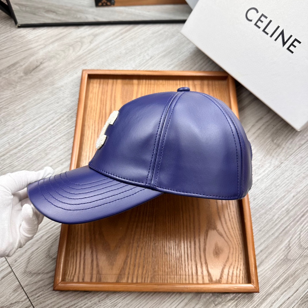 。赛琳。专柜11皮帽子。【配防尘袋】新品棒球帽！材质：Pu➕小羊皮！炸街必备单品！颜色大气！款式新颖别致