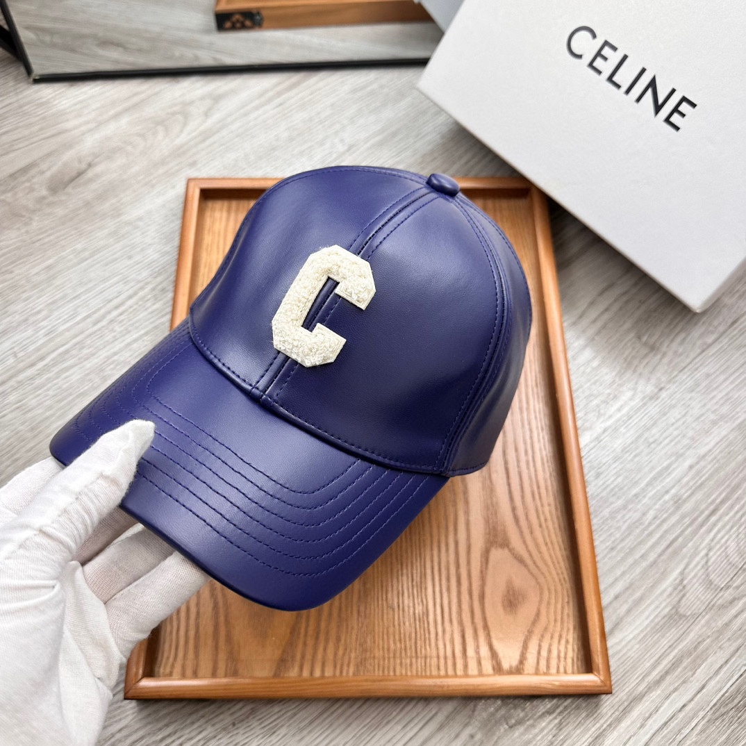 。赛琳。专柜11皮帽子。【配防尘袋】新品棒球帽！材质：Pu➕小羊皮！炸街必备单品！颜色大气！款式新颖别致