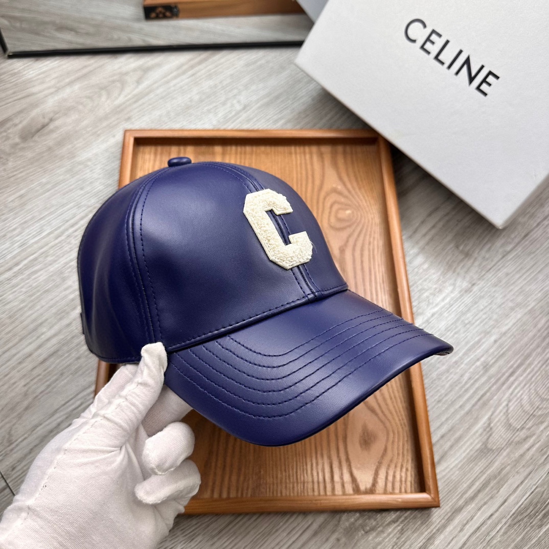 。赛琳。专柜11皮帽子。【配防尘袋】新品棒球帽！材质：Pu➕小羊皮！炸街必备单品！颜色大气！款式新颖别致