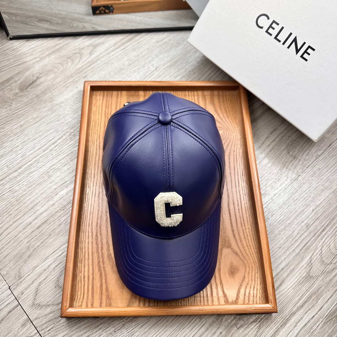 。赛琳。专柜11皮帽子。【配防尘袋】新品棒球帽！材质：Pu➕小羊皮！炸街必备单品！颜色大气！款式新颖别致