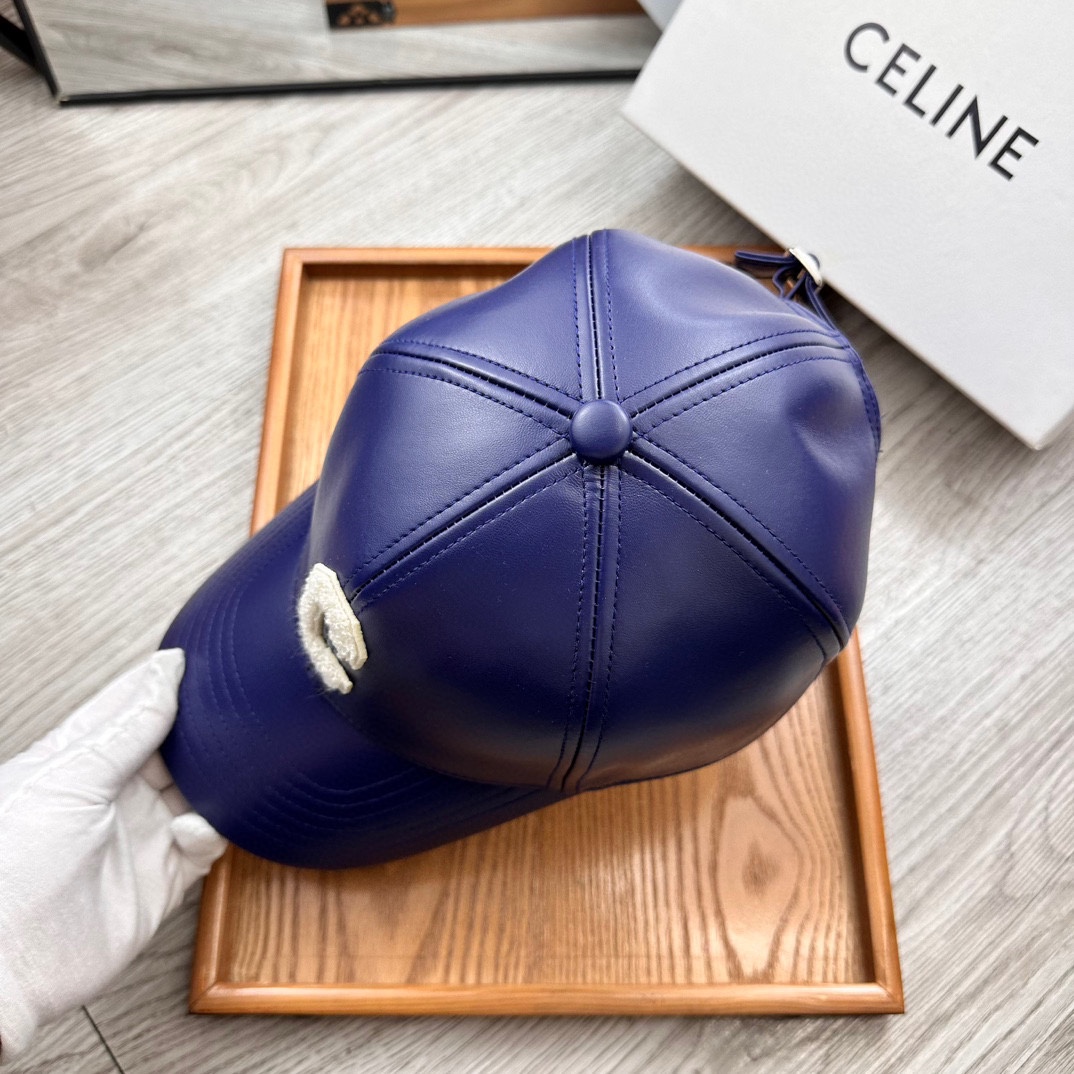 。赛琳。专柜11皮帽子。【配防尘袋】新品棒球帽！材质：Pu➕小羊皮！炸街必备单品！颜色大气！款式新颖别致