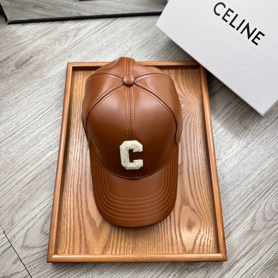 。赛琳。专柜11皮帽子。【配防尘袋】新品棒球帽！材质：Pu➕小羊皮！炸街必备单品！颜色大气！款式新颖别致