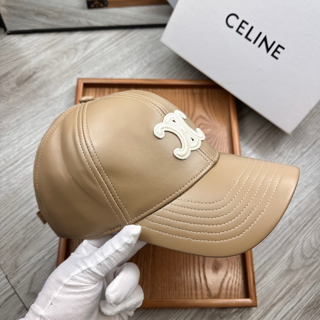 。赛琳。专柜11皮帽子。【配防尘袋】新品棒球帽！材质：Pu➕小羊皮！炸街必备单品！颜色大气！款式新颖别致