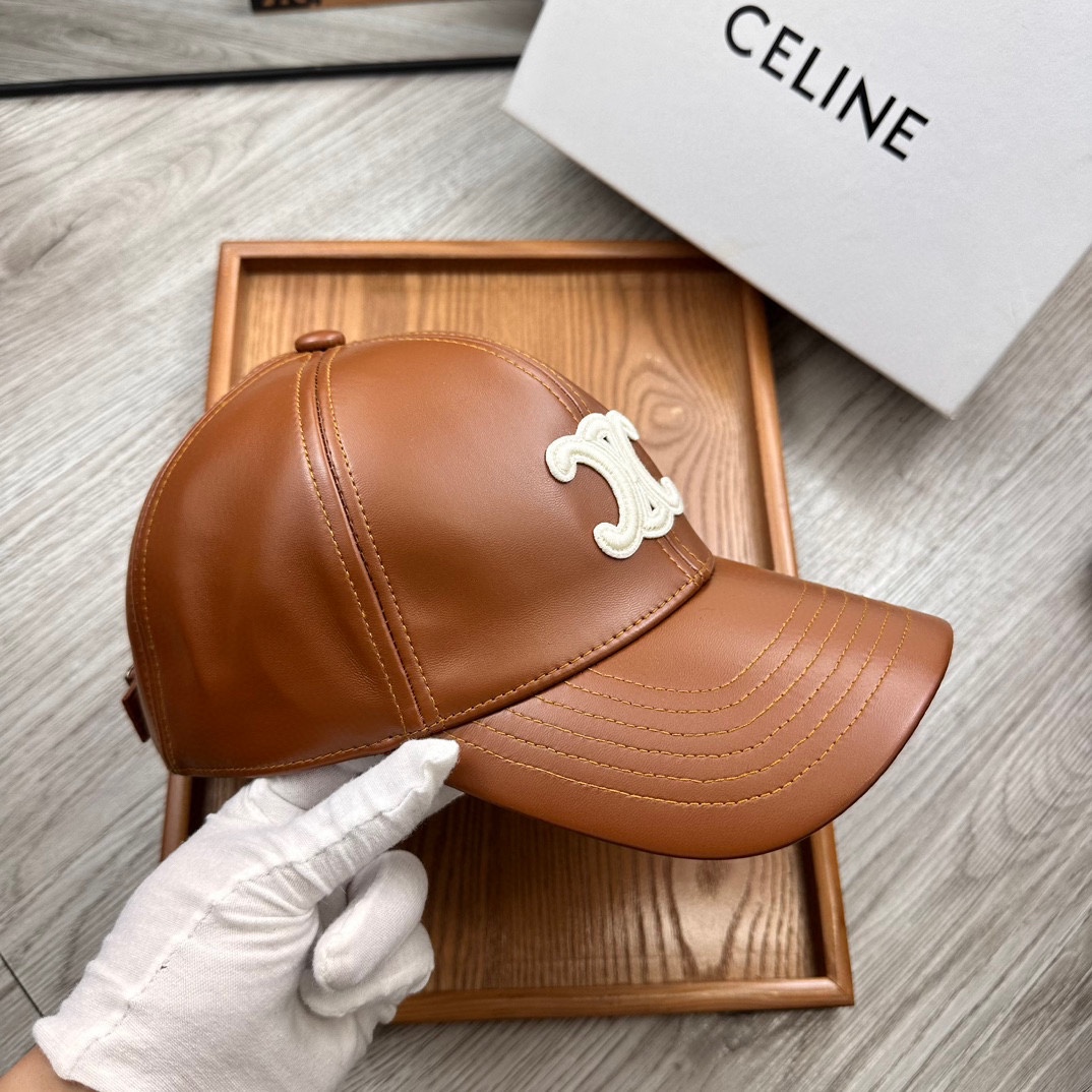 。赛琳。专柜11皮帽子。【配防尘袋】新品棒球帽！材质：Pu➕小羊皮！炸街必备单品！颜色大气！款式新颖别致