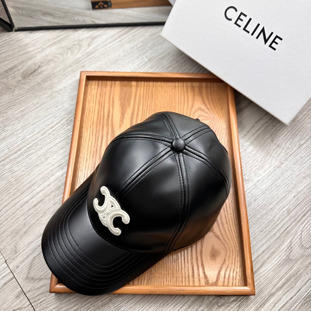 。赛琳。专柜11皮帽子。【配防尘袋】新品棒球帽！材质：Pu➕小羊皮！炸街必备单品！颜色大气！款式新颖别致