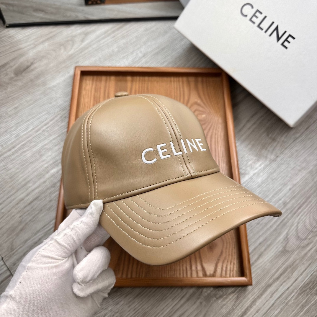 。赛琳。专柜11皮帽子。【配防尘袋】新品棒球帽！材质：Pu➕小羊皮！炸街必备单品！颜色大气！款式新颖别致