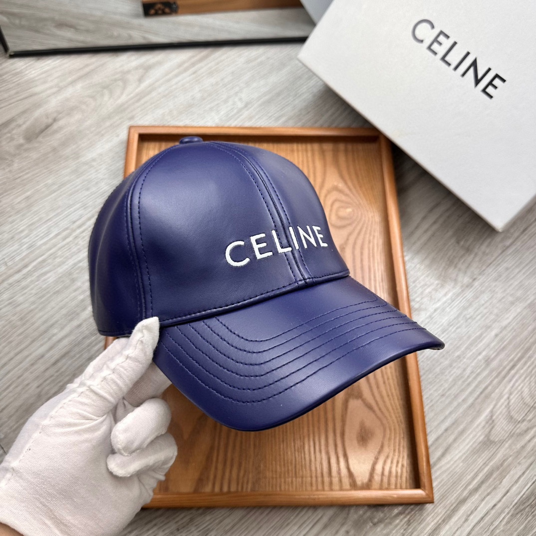 。赛琳。专柜11皮帽子。【配防尘袋】新品棒球帽！材质：Pu➕小羊皮！炸街必备单品！颜色大气！款式新颖别致