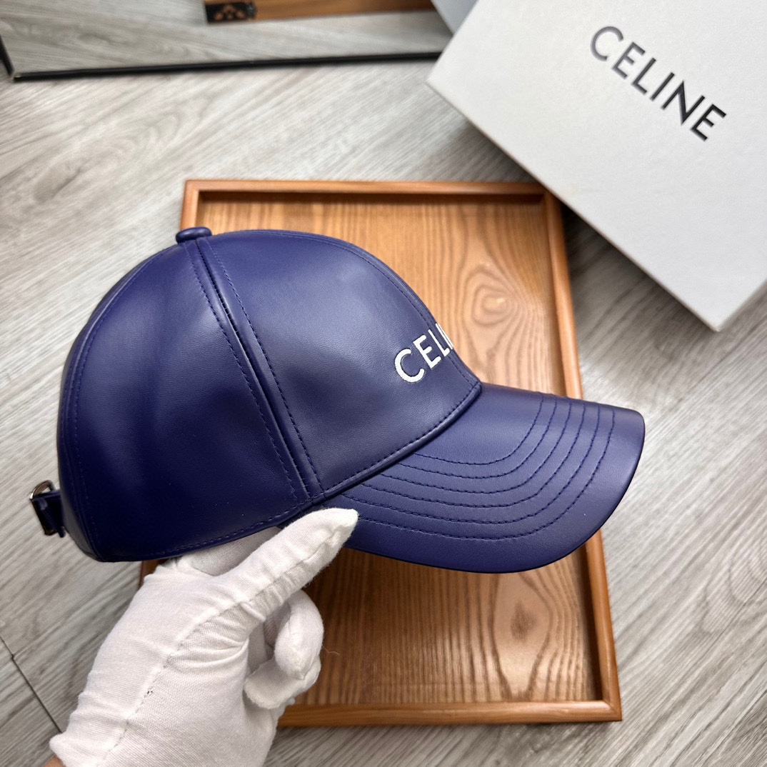 。赛琳。专柜11皮帽子。【配防尘袋】新品棒球帽！材质：Pu➕小羊皮！炸街必备单品！颜色大气！款式新颖别致