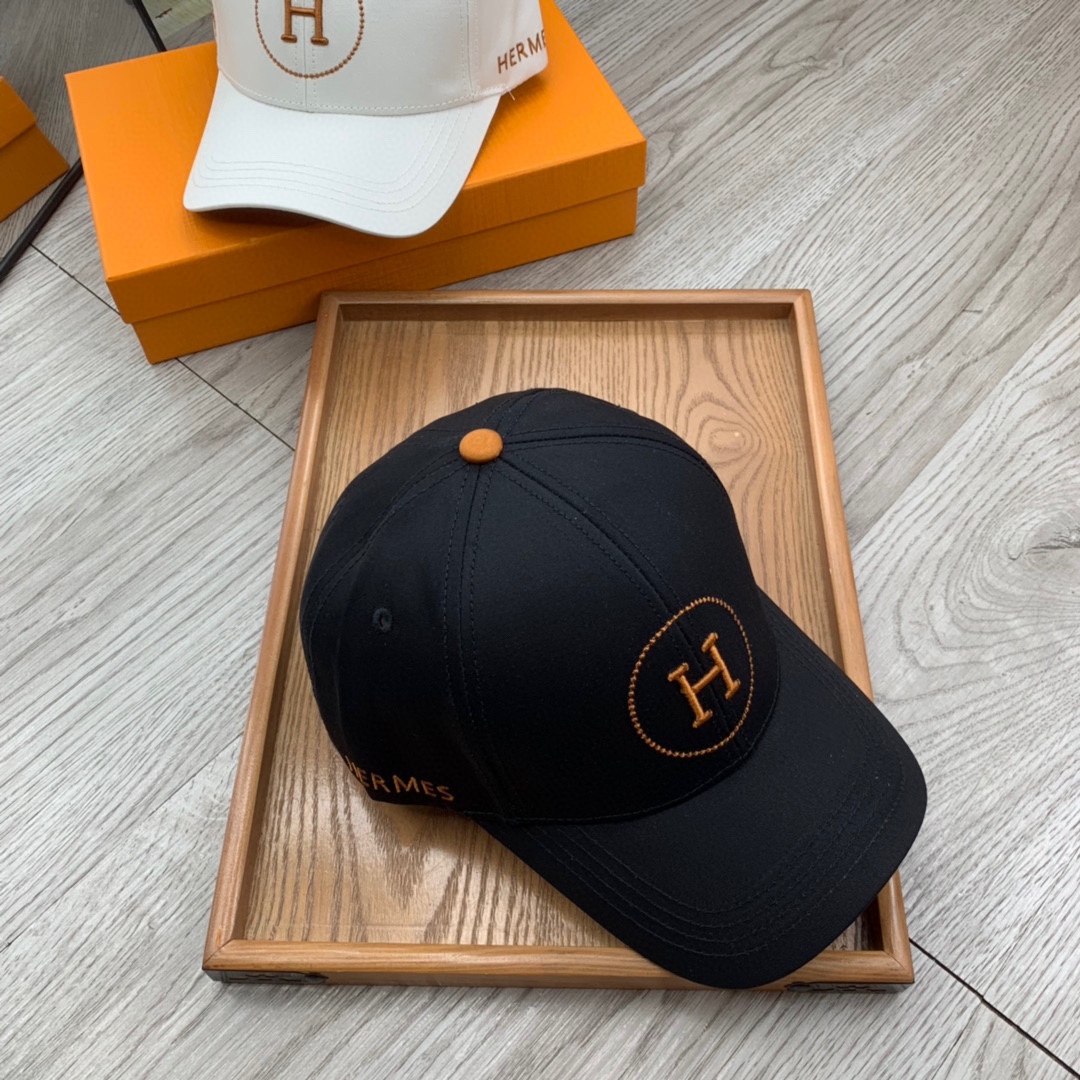 。H家。【配防尘袋】新品棒球帽！材质：纯棉！透气性好！夏天防晒，秋冬百搭必备单品！颜色大气！款式新颖别致