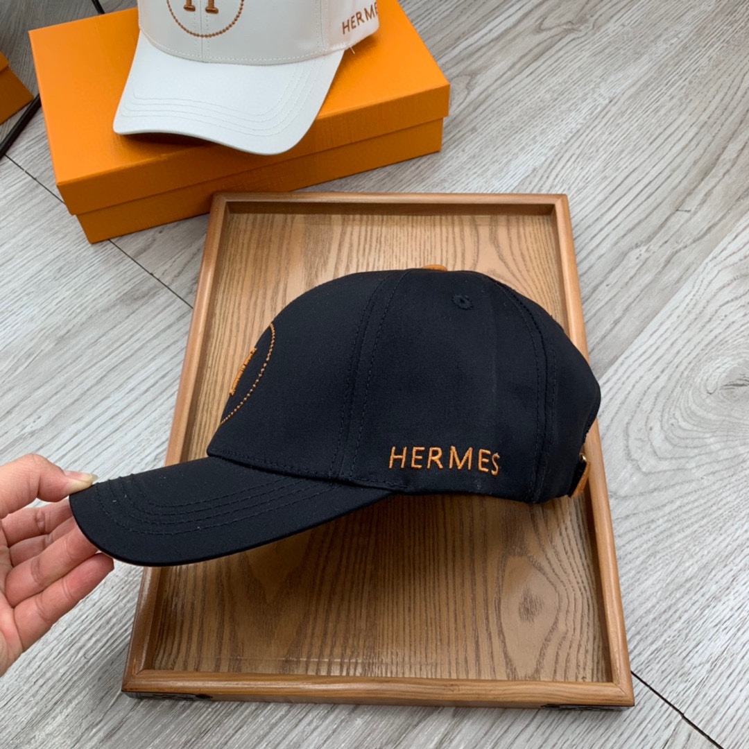 。H家。【配防尘袋】新品棒球帽！材质：纯棉！透气性好！夏天防晒，秋冬百搭必备单品！颜色大气！款式新颖别致