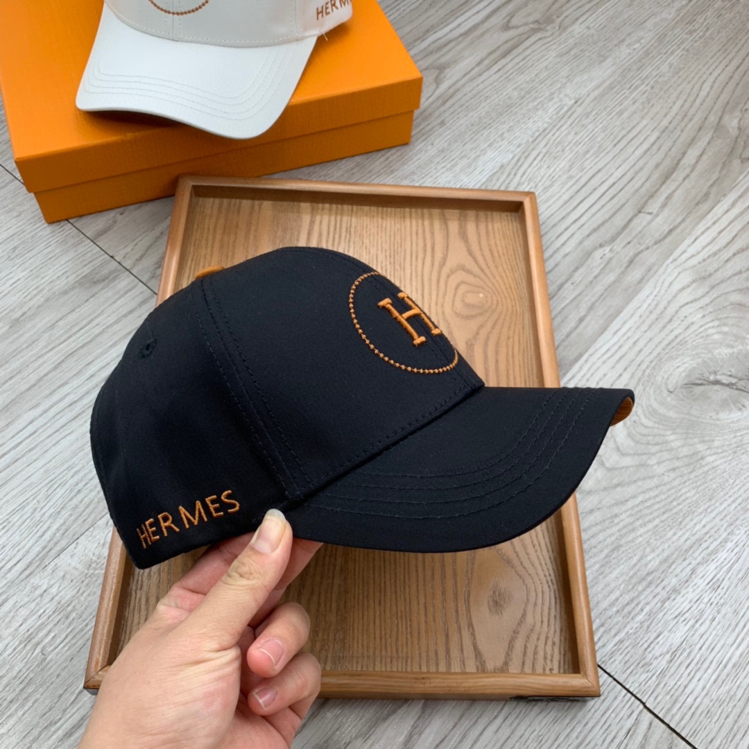 。H家。【配防尘袋】新品棒球帽！材质：纯棉！透气性好！夏天防晒，秋冬百搭必备单品！颜色大气！款式新颖别致