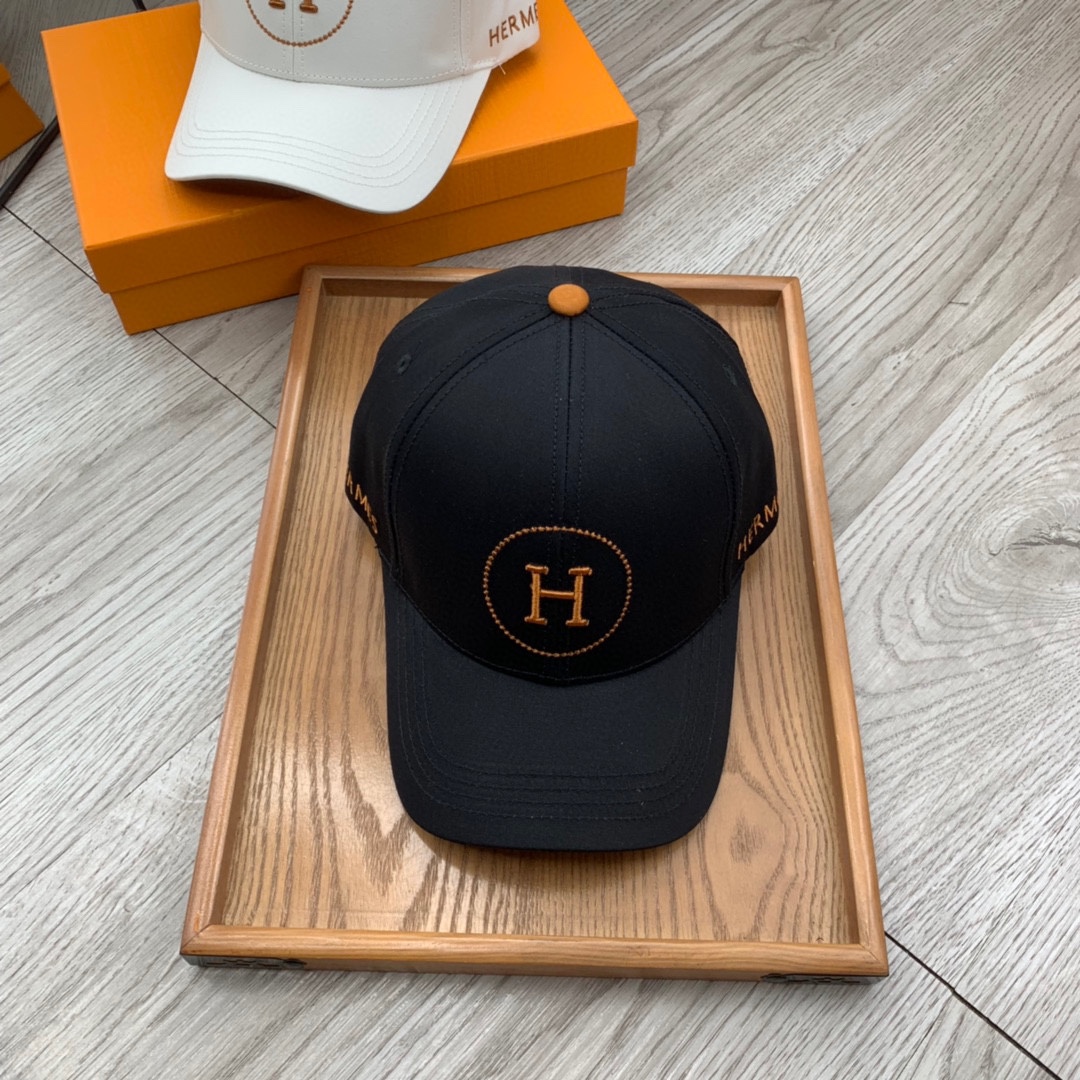 。H家。【配防尘袋】新品棒球帽！材质：纯棉！透气性好！夏天防晒，秋冬百搭必备单品！颜色大气！款式新颖别致