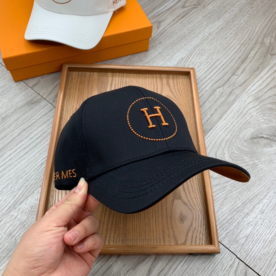。H家。【配防尘袋】新品棒球帽！材质：纯棉！透气性好！夏天防晒，秋冬百搭必备单品！颜色大气！款式新颖别致