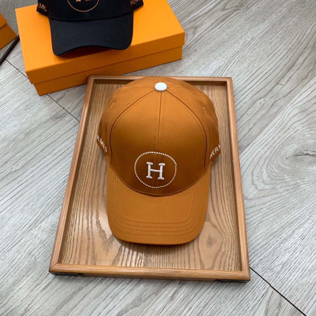 。H家。【配防尘袋】新品棒球帽！材质：纯棉！透气性好！夏天防晒，秋冬百搭必备单品！颜色大气！款式新颖别致