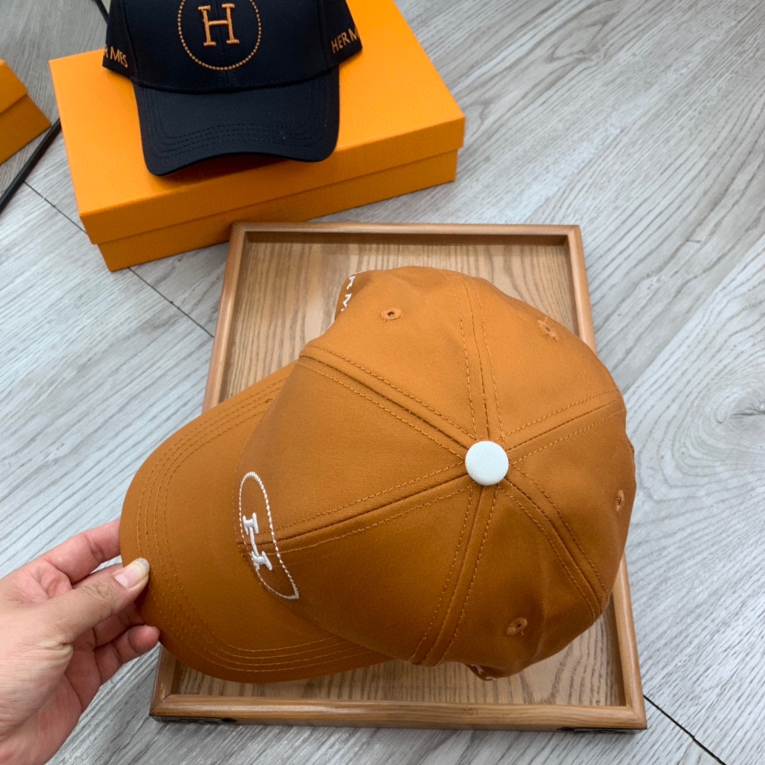 。H家。【配防尘袋】新品棒球帽！材质：纯棉！透气性好！夏天防晒，秋冬百搭必备单品！颜色大气！款式新颖别致