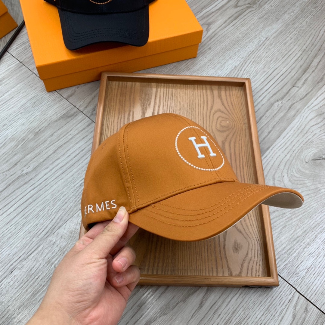 。H家。【配防尘袋】新品棒球帽！材质：纯棉！透气性好！夏天防晒，秋冬百搭必备单品！颜色大气！款式新颖别致