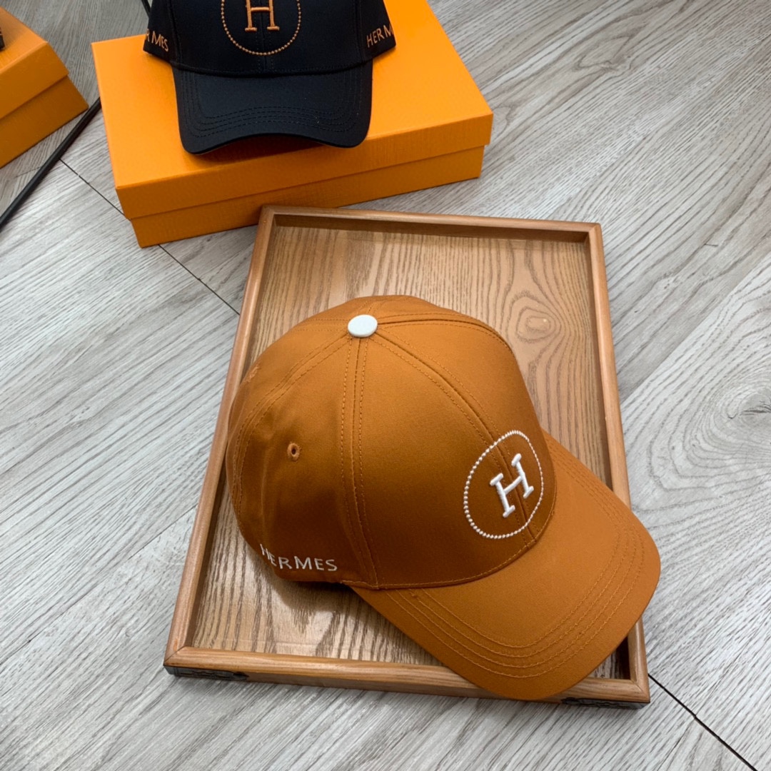 。H家。【配防尘袋】新品棒球帽！材质：纯棉！透气性好！夏天防晒，秋冬百搭必备单品！颜色大气！款式新颖别致