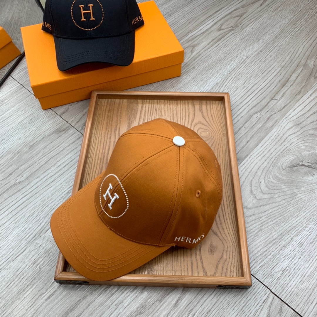 。H家。【配防尘袋】新品棒球帽！材质：纯棉！透气性好！夏天防晒，秋冬百搭必备单品！颜色大气！款式新颖别致