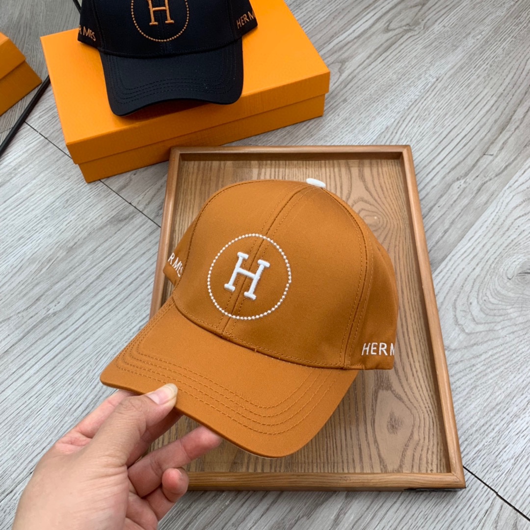 。H家。【配防尘袋】新品棒球帽！材质：纯棉！透气性好！夏天防晒，秋冬百搭必备单品！颜色大气！款式新颖别致