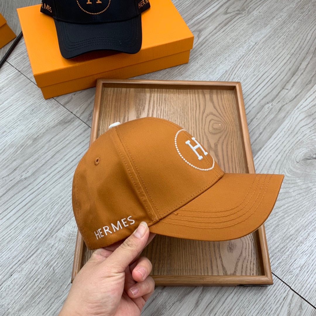。H家。【配防尘袋】新品棒球帽！材质：纯棉！透气性好！夏天防晒，秋冬百搭必备单品！颜色大气！款式新颖别致