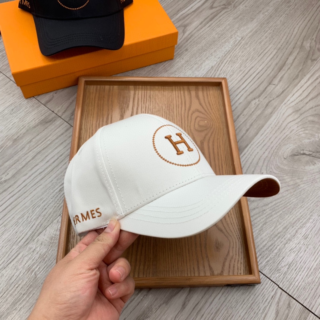 。H家。【配防尘袋】新品棒球帽！材质：纯棉！透气性好！夏天防晒，秋冬百搭必备单品！颜色大气！款式新颖别致
