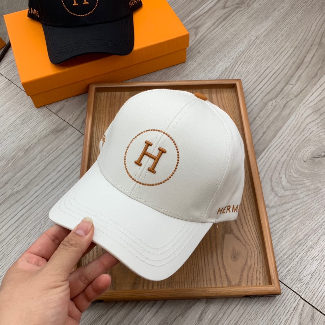 。H家。【配防尘袋】新品棒球帽！材质：纯棉！透气性好！夏天防晒，秋冬百搭必备单品！颜色大气！款式新颖别致