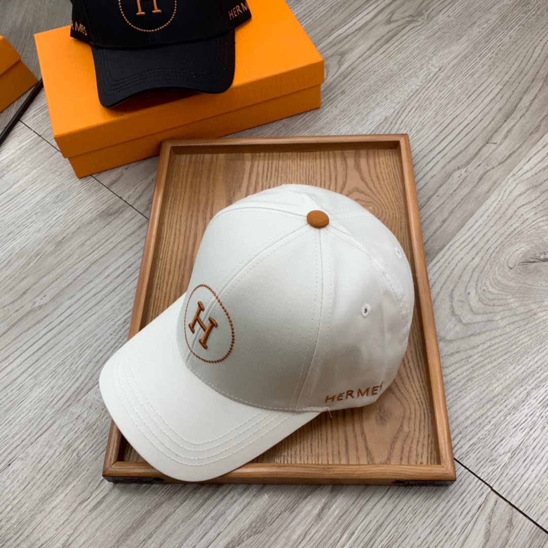 。H家。【配防尘袋】新品棒球帽！材质：纯棉！透气性好！夏天防晒，秋冬百搭必备单品！颜色大气！款式新颖别致