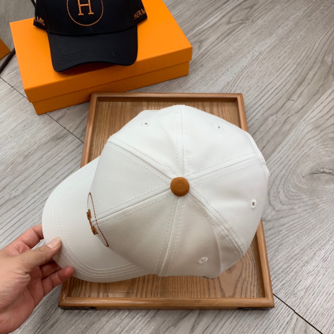 。H家。【配防尘袋】新品棒球帽！材质：纯棉！透气性好！夏天防晒，秋冬百搭必备单品！颜色大气！款式新颖别致