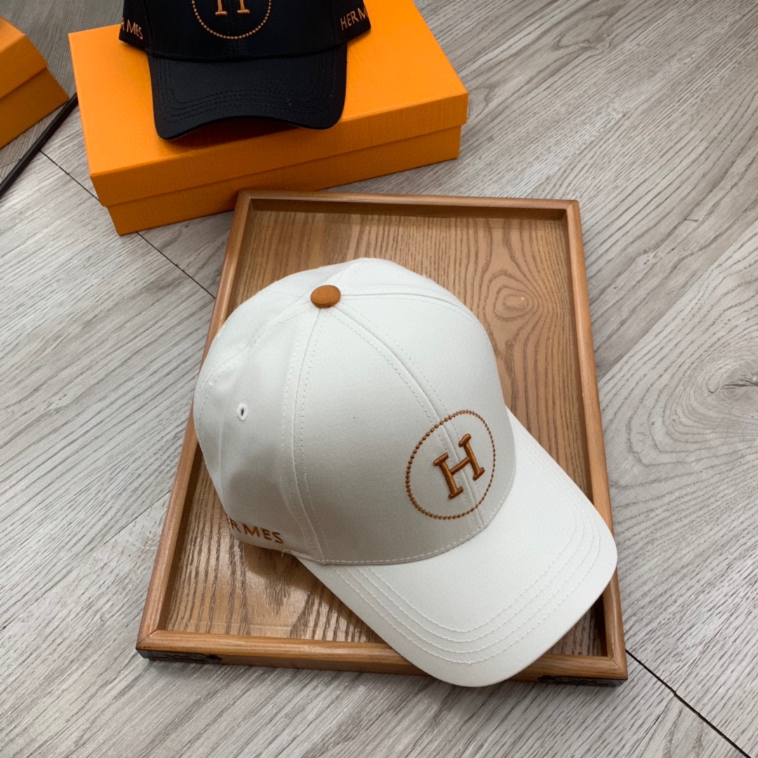 。H家。【配防尘袋】新品棒球帽！材质：纯棉！透气性好！夏天防晒，秋冬百搭必备单品！颜色大气！款式新颖别致