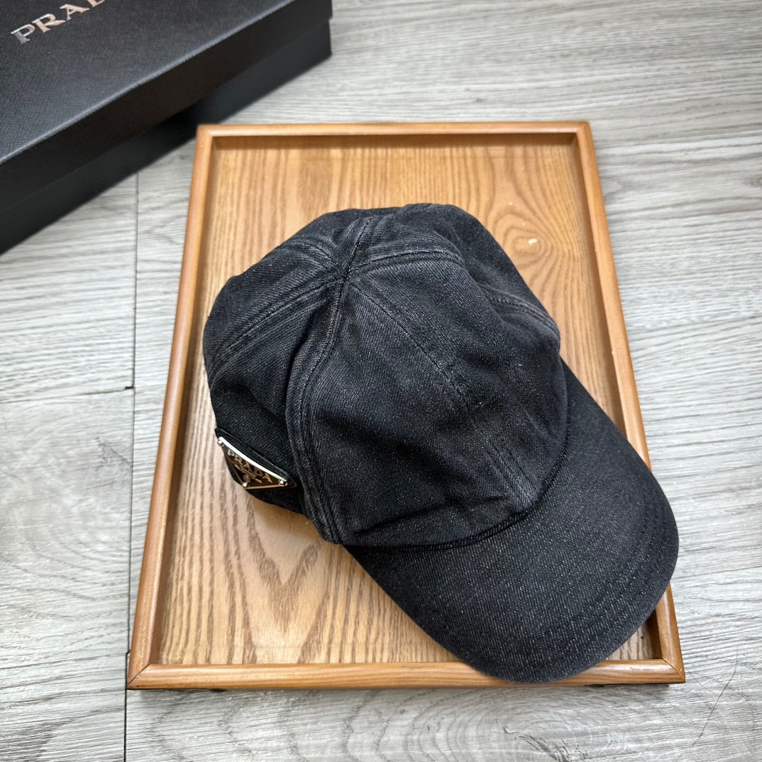 。Prada家。【配防尘袋】新品棒球帽！材质：纯棉！透气性好！夏天防晒，秋冬百搭必备单品！颜色大气！款式