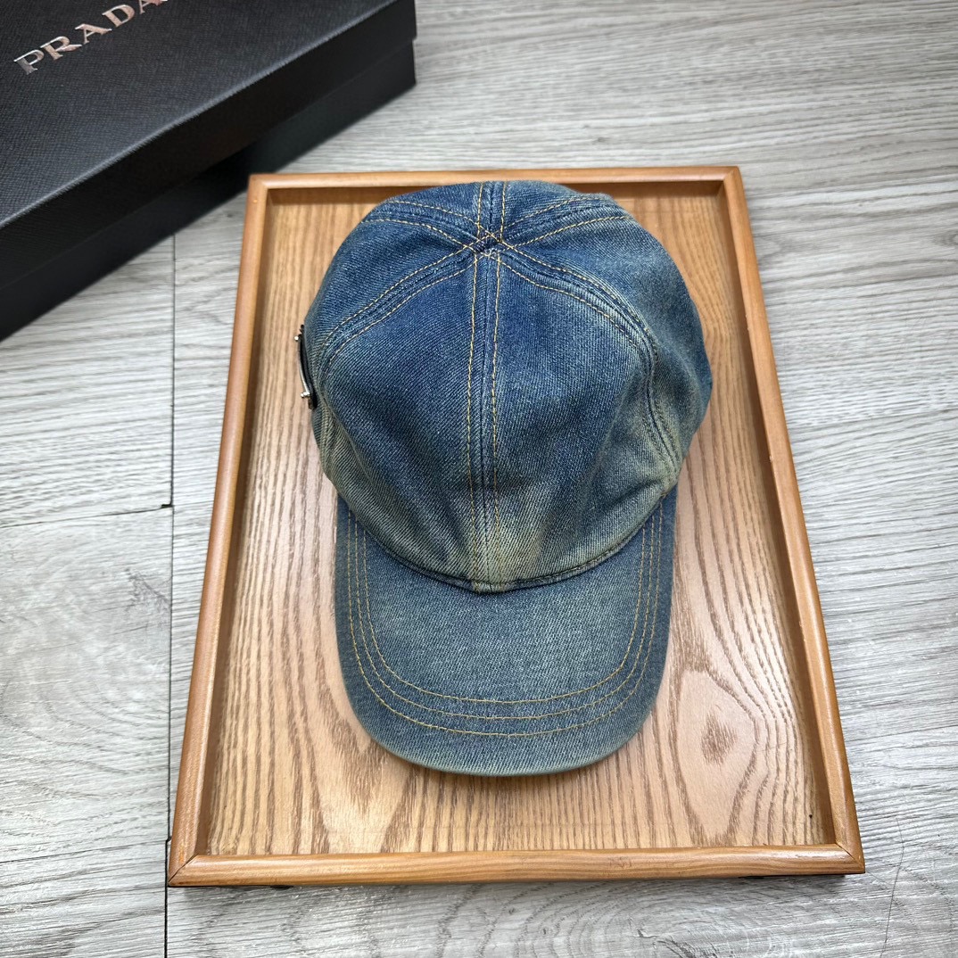 。Prada家。【配防尘袋】新品棒球帽！材质：纯棉！透气性好！夏天防晒，秋冬百搭必备单品！颜色大气！款式