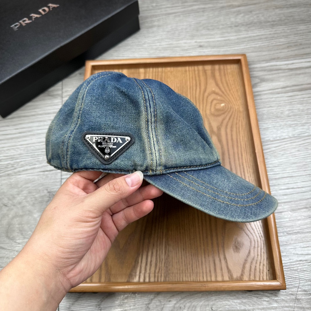 。Prada家。【配防尘袋】新品棒球帽！材质：纯棉！透气性好！夏天防晒，秋冬百搭必备单品！颜色大气！款式