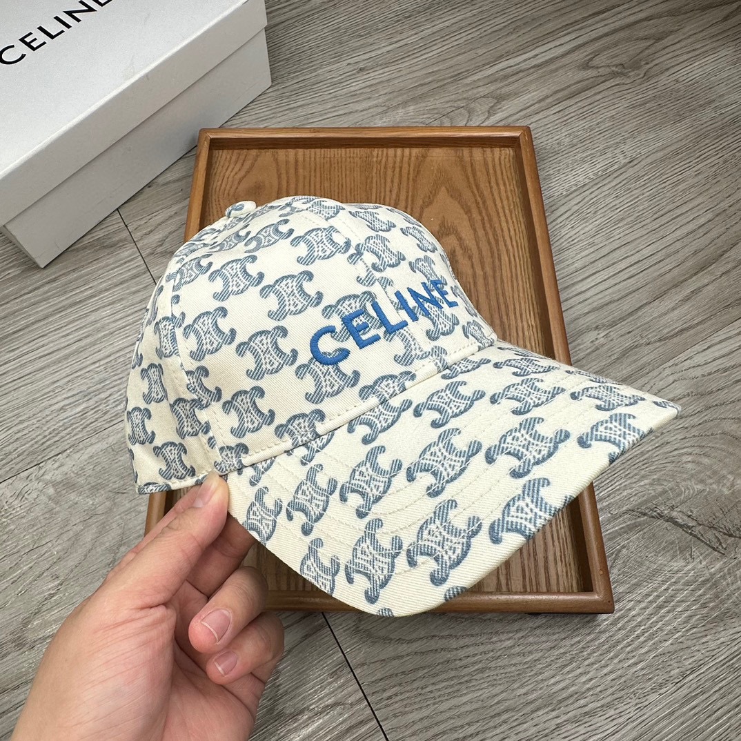 。赛琳。【配防尘袋】新品棒球帽！材质：纯棉！透气性好！夏天防晒，秋冬百搭必备单品！颜色大气！款式新颖别致