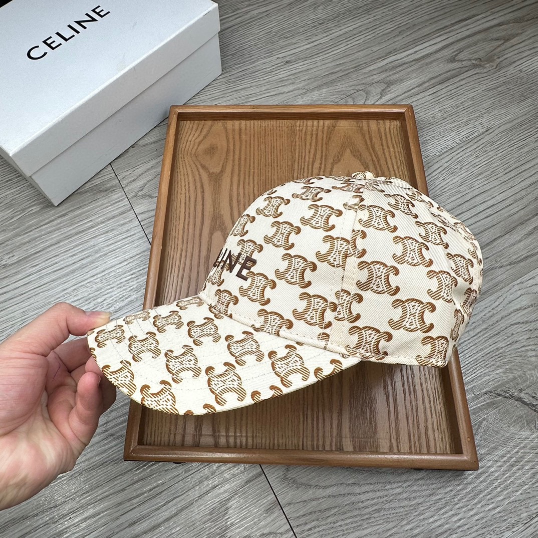 。赛琳。【配防尘袋】新品棒球帽！材质：纯棉！透气性好！夏天防晒，秋冬百搭必备单品！颜色大气！款式新颖别致