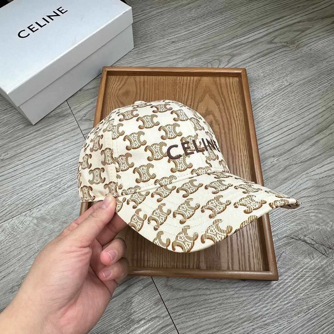 。赛琳。【配防尘袋】新品棒球帽！材质：纯棉！透气性好！夏天防晒，秋冬百搭必备单品！颜色大气！款式新颖别致