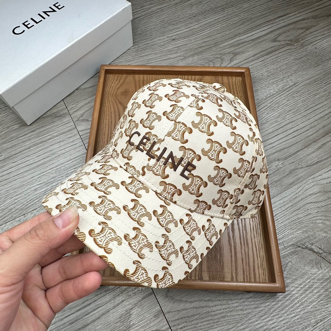 。赛琳。【配防尘袋】新品棒球帽！材质：纯棉！透气性好！夏天防晒，秋冬百搭必备单品！颜色大气！款式新颖别致