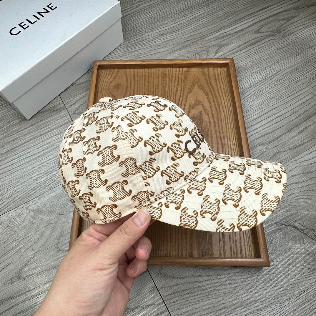 。赛琳。【配防尘袋】新品棒球帽！材质：纯棉！透气性好！夏天防晒，秋冬百搭必备单品！颜色大气！款式新颖别致