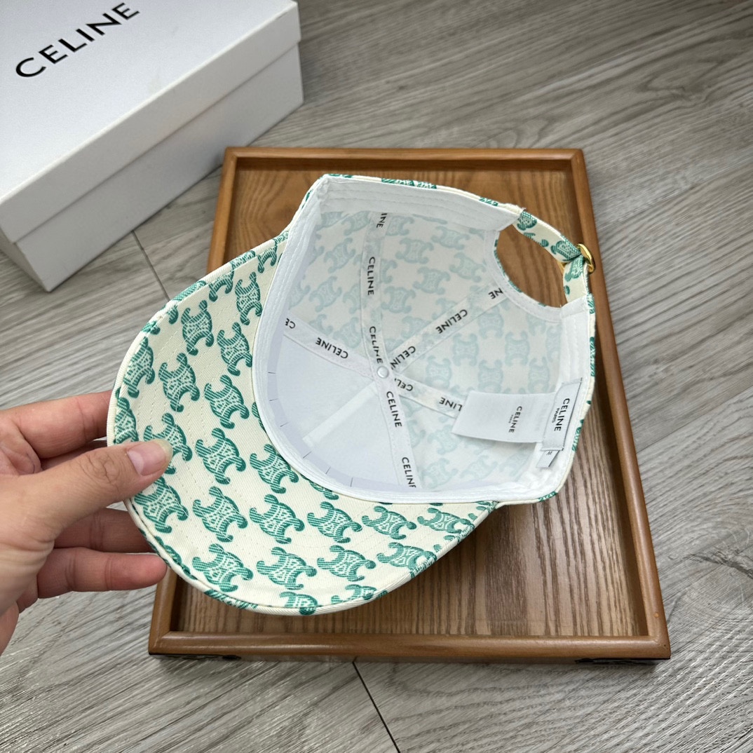 。赛琳。【配防尘袋】新品棒球帽！材质：纯棉！透气性好！夏天防晒，秋冬百搭必备单品！颜色大气！款式新颖别致