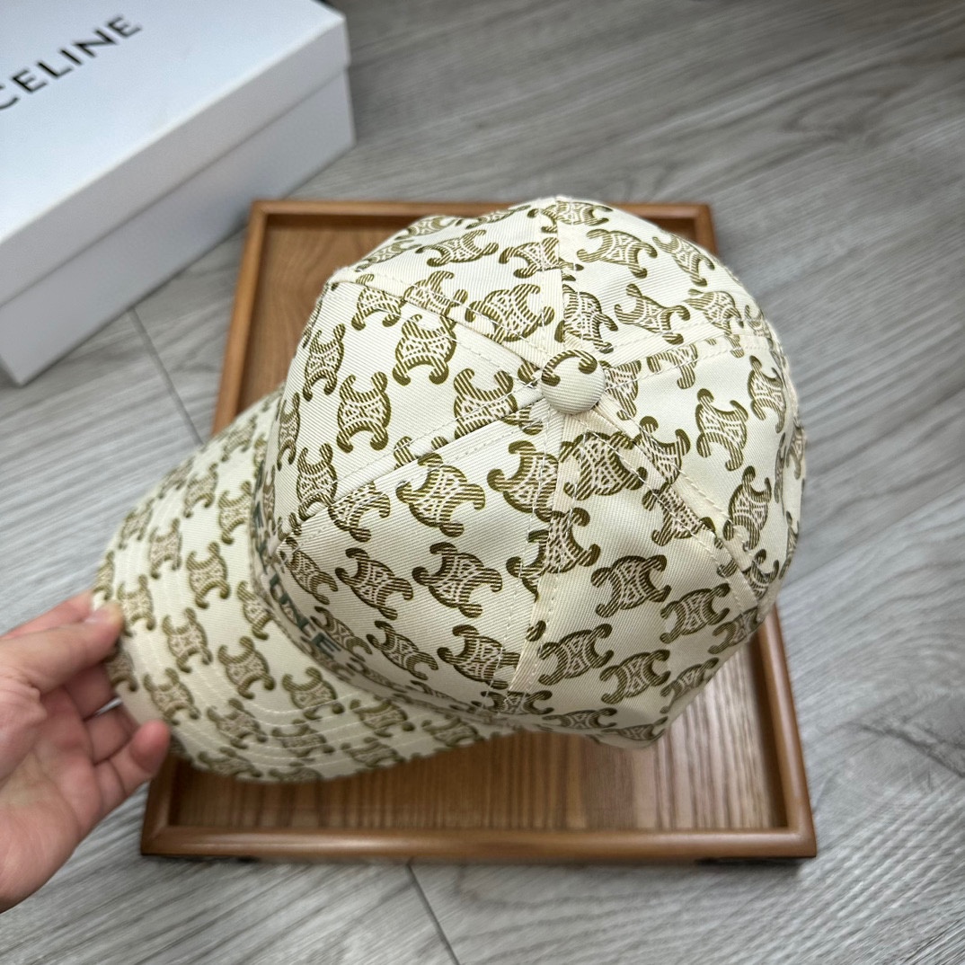 。赛琳。【配防尘袋】新品棒球帽！材质：纯棉！透气性好！夏天防晒，秋冬百搭必备单品！颜色大气！款式新颖别致