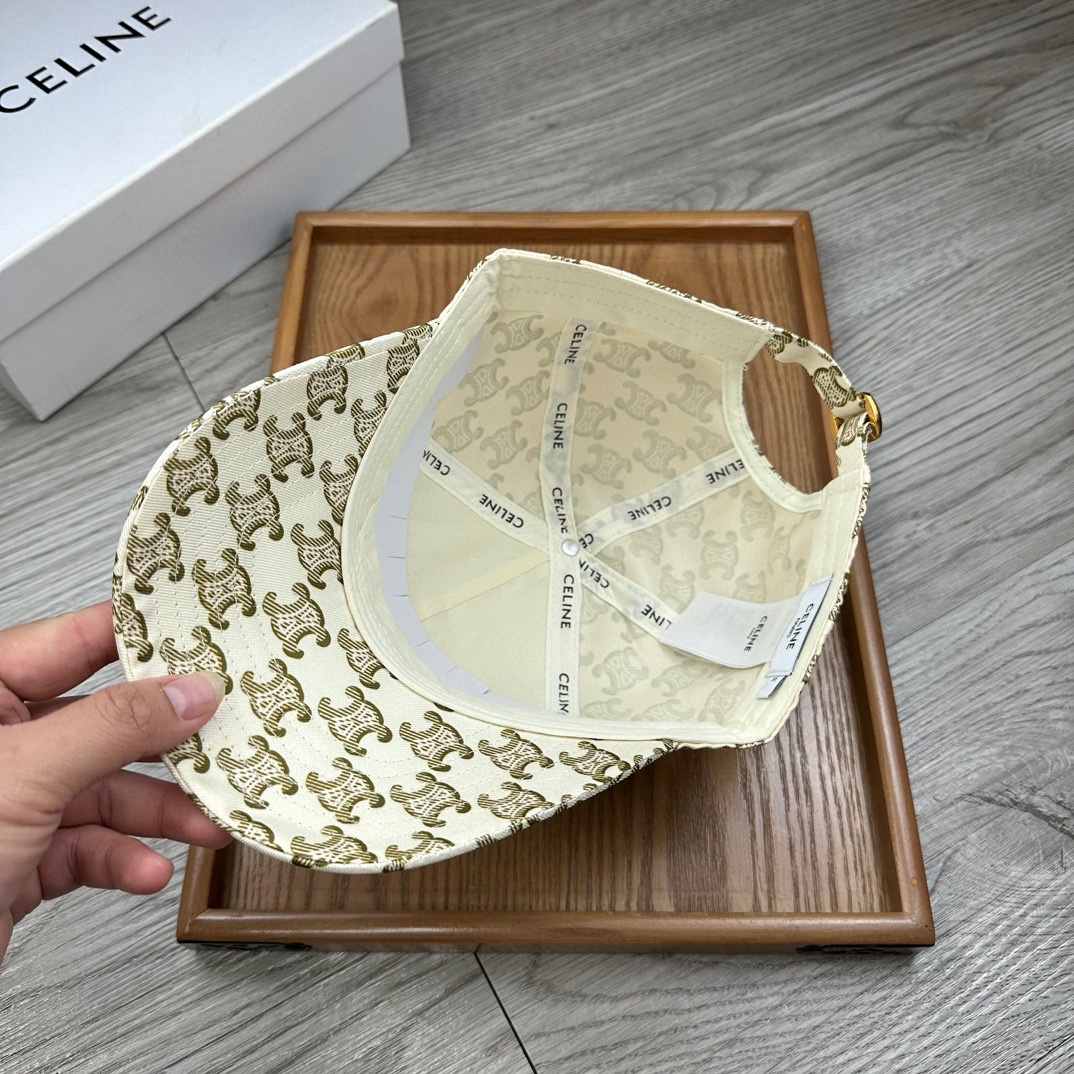 。赛琳。【配防尘袋】新品棒球帽！材质：纯棉！透气性好！夏天防晒，秋冬百搭必备单品！颜色大气！款式新颖别致