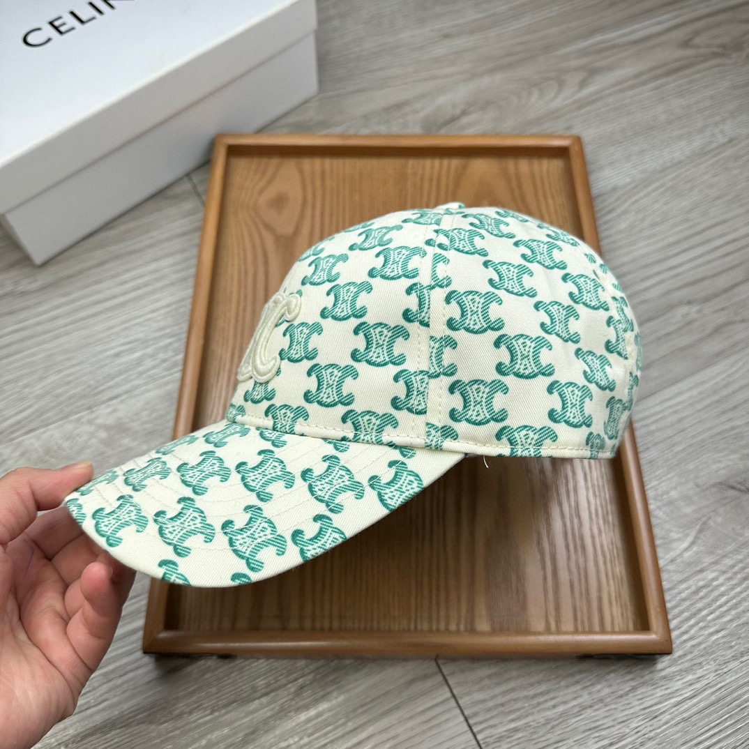 。赛琳。【配防尘袋】新品棒球帽！材质：纯棉！透气性好！夏天防晒，秋冬百搭必备单品！颜色大气！款式新颖别致