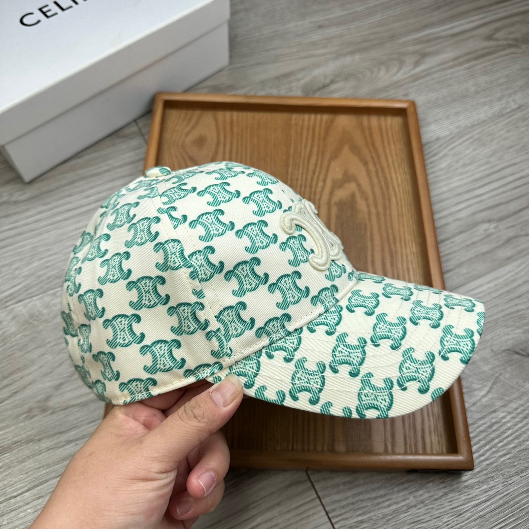 。赛琳。【配防尘袋】新品棒球帽！材质：纯棉！透气性好！夏天防晒，秋冬百搭必备单品！颜色大气！款式新颖别致