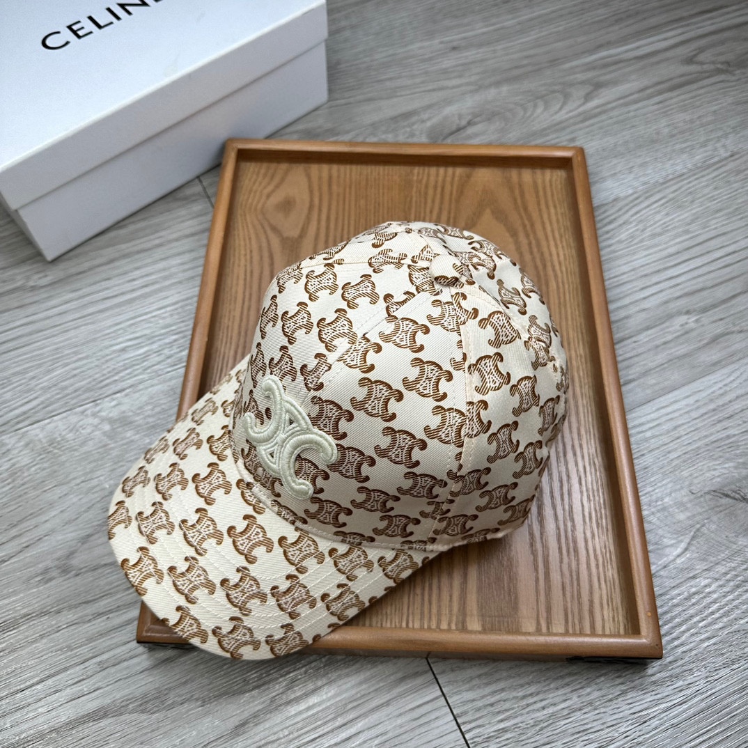 。赛琳。【配防尘袋】新品棒球帽！材质：纯棉！透气性好！夏天防晒，秋冬百搭必备单品！颜色大气！款式新颖别致