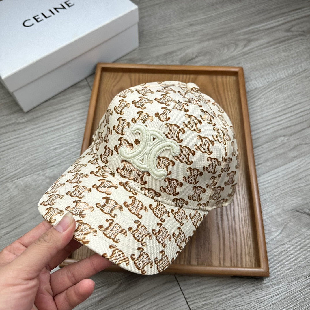 。赛琳。【配防尘袋】新品棒球帽！材质：纯棉！透气性好！夏天防晒，秋冬百搭必备单品！颜色大气！款式新颖别致