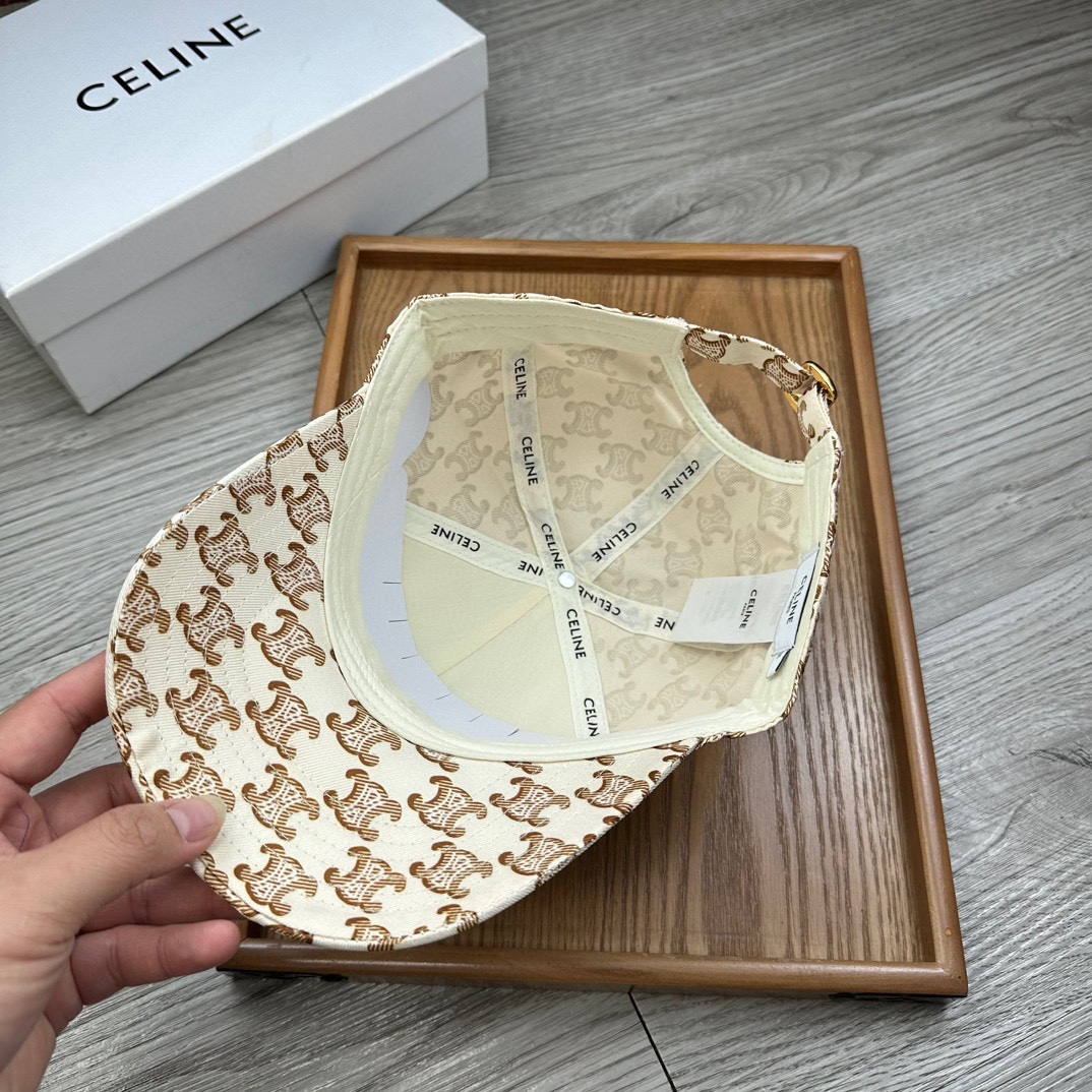 。赛琳。【配防尘袋】新品棒球帽！材质：纯棉！透气性好！夏天防晒，秋冬百搭必备单品！颜色大气！款式新颖别致