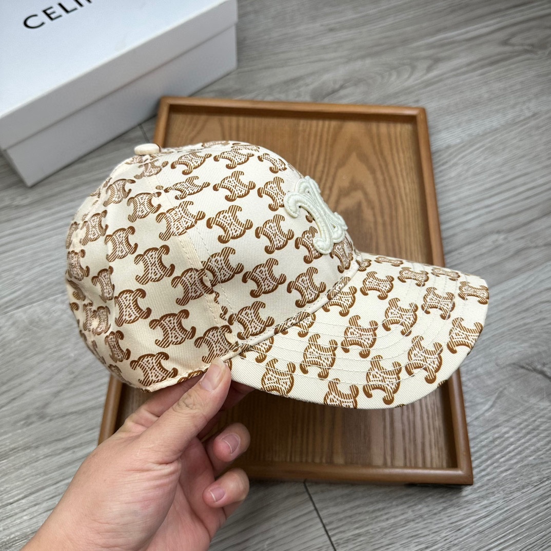 。赛琳。【配防尘袋】新品棒球帽！材质：纯棉！透气性好！夏天防晒，秋冬百搭必备单品！颜色大气！款式新颖别致